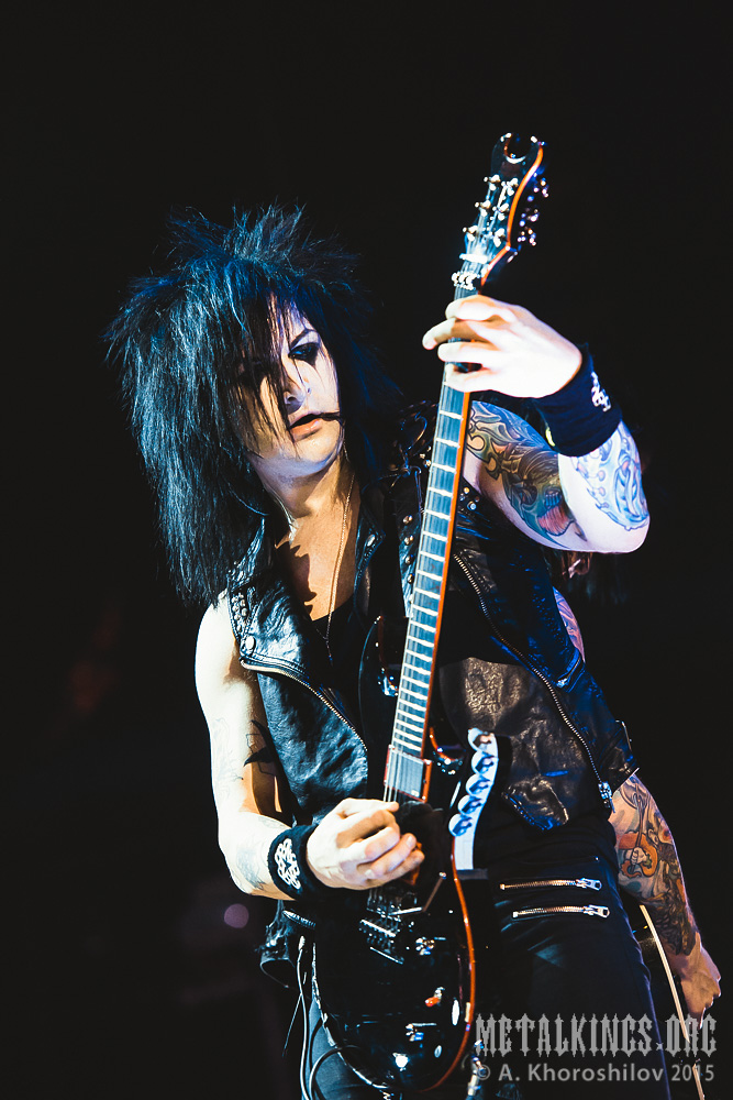 8 - BLACK VEIL BRIDES