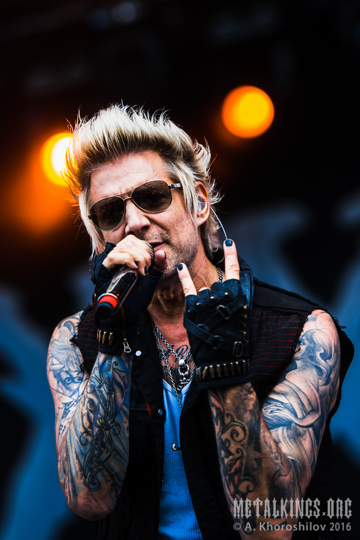 7 - Sixx:A.M.