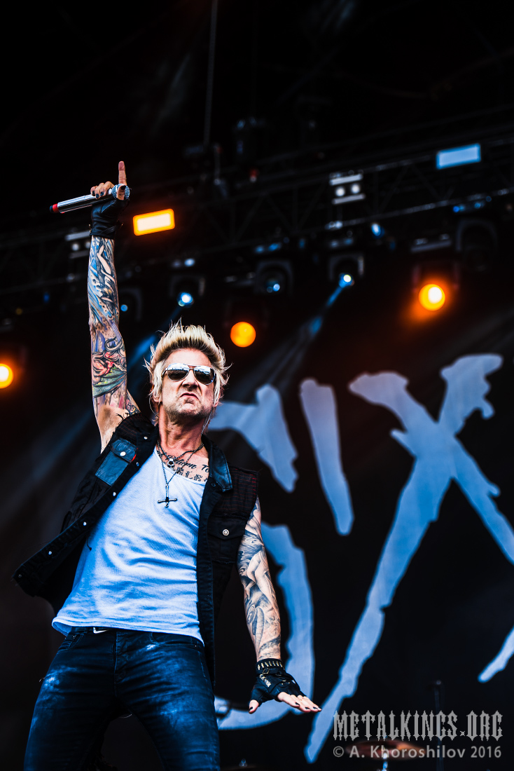 20 - Sixx:A.M.