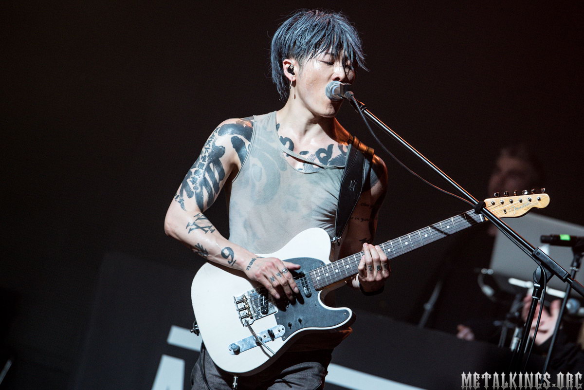 24 - Miyavi