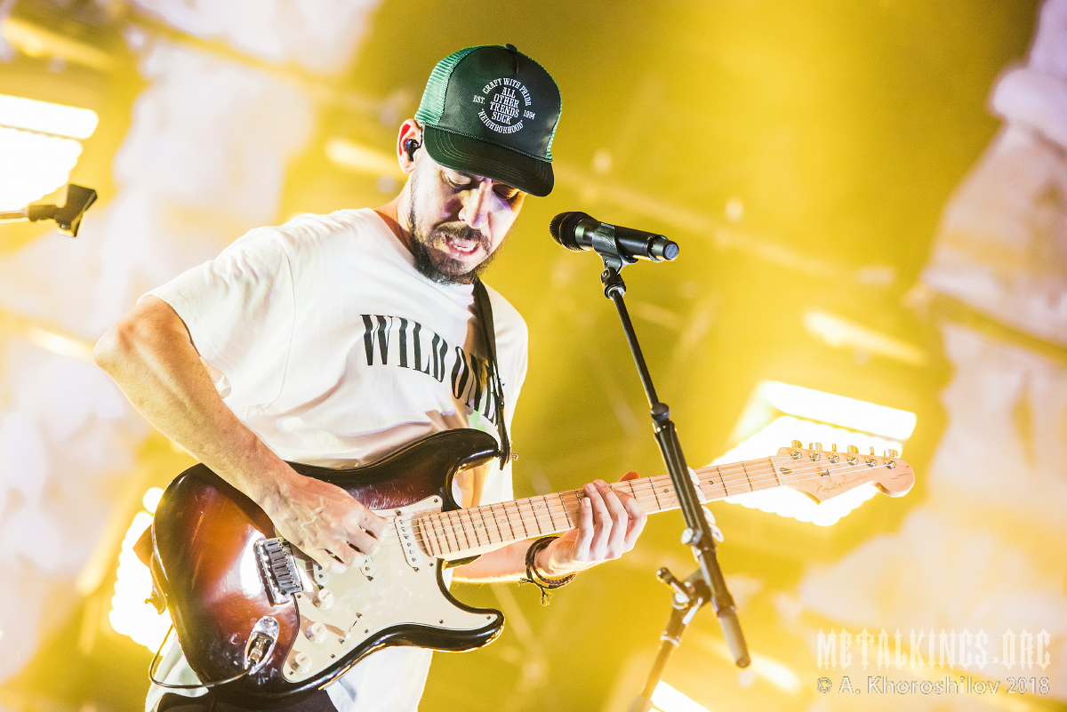 34 - Mike Shinoda