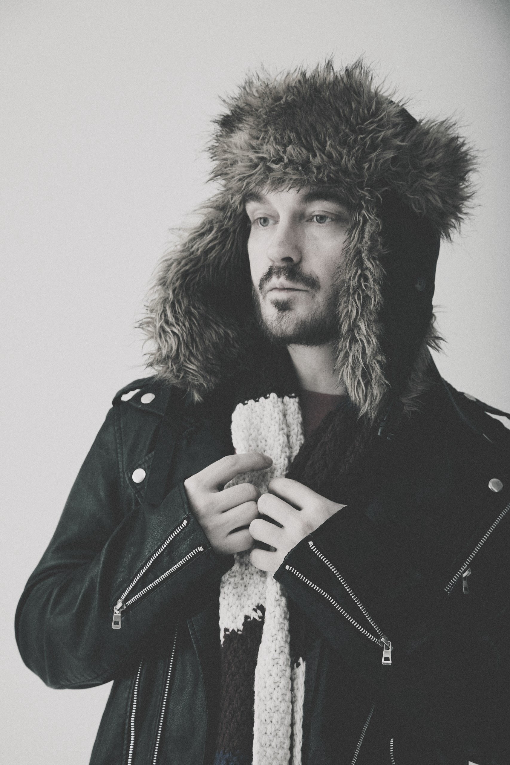 �������