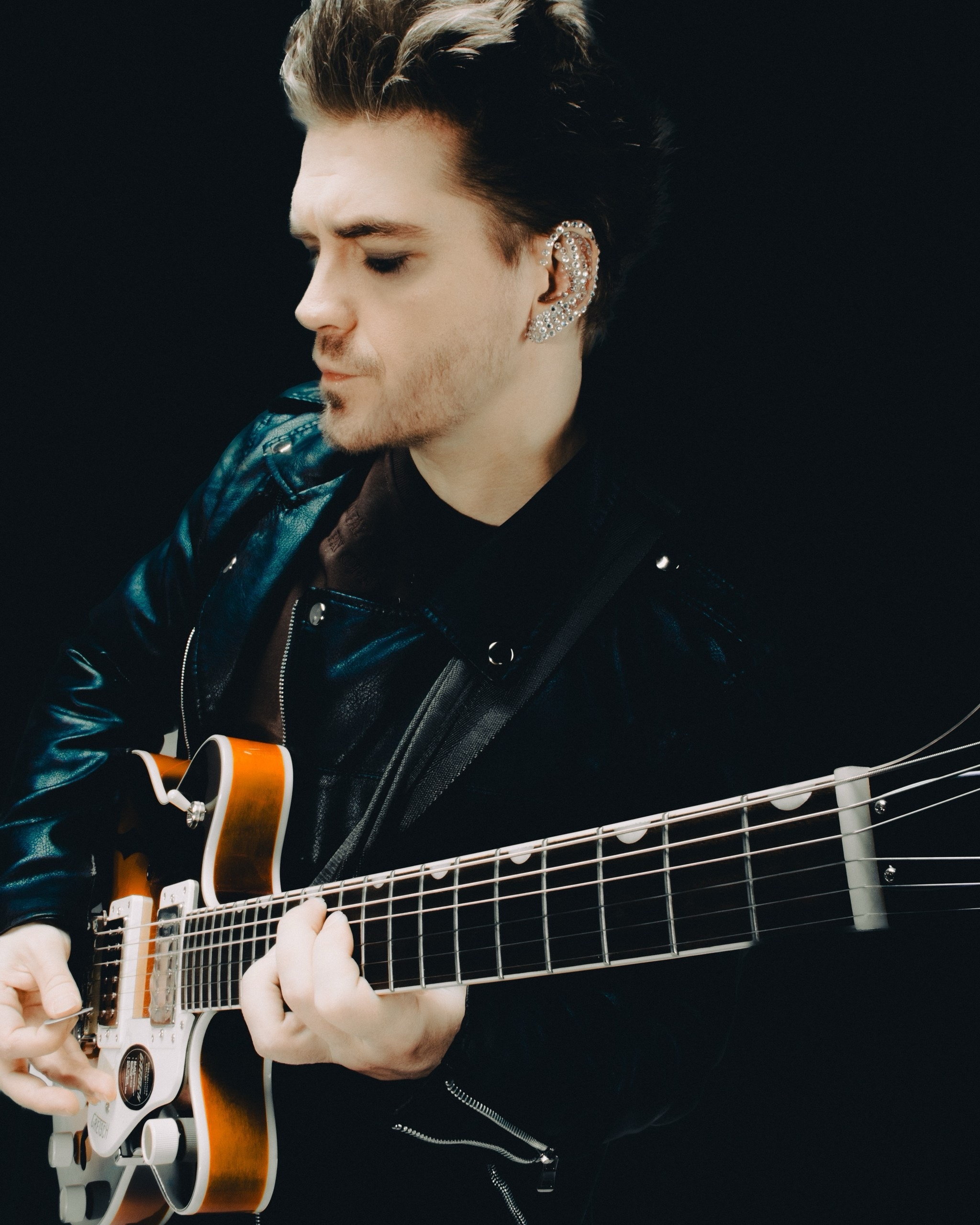 �������